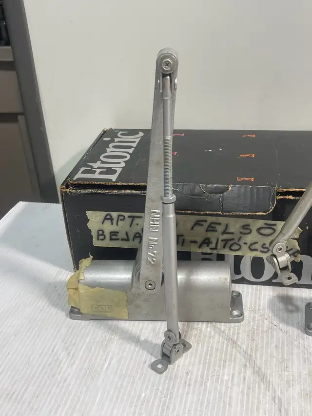 Etonic Door Closers in Windows, Doors & Trim in City of Montréal - Image 6