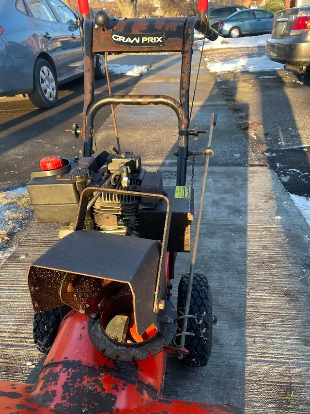 Gran Prix snowblower in Snowblowers in Mississauga / Peel Region - Image 6