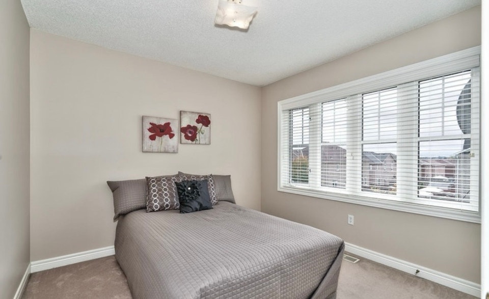 4 bed 2 1/2 washroom 2+ car parking semi detached house for rent 5