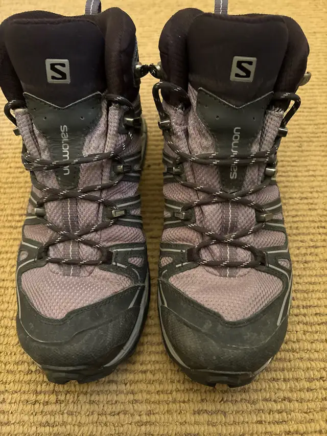 Salomon Hiking Boots  in Women's - Shoes in Red Deer - Image 3