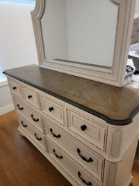 Antique white dresser with mirror.  Like new! Maplewood