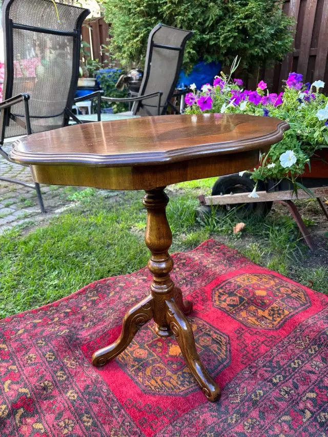 Edwardian Style Inlaid Top Solid Wood Round Wine/End Table in Other Tables in Mississauga / Peel Region - Image 4