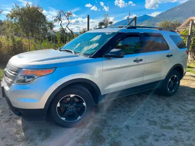 Price reduced! Very well looked after Ford Explorer comes with 2 full sets of wheels, 2" hitch, roof...