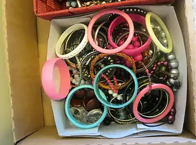 Kids Jewellery These pieces of jewellery are perfect for your children. Many kinds to choose from an...