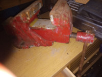 OLD LARGE WORK BENCH VICE