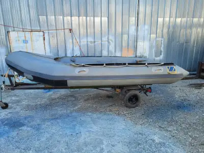 The Zodiac is in pretty good shape no leaks comes with trailer fully functional Aluminum sole comes...