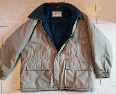 MEN'S WINTER JACKET - LARGE / VESTE D’HIVER  DOUDOUNE GRAND, View more
