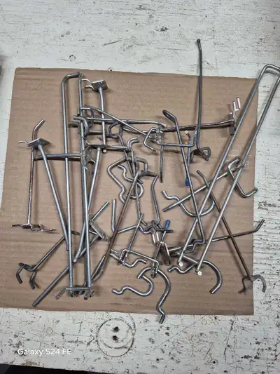 PATÈRES (DES PEGS) POUR PANNEAU PERFORÉ, View more