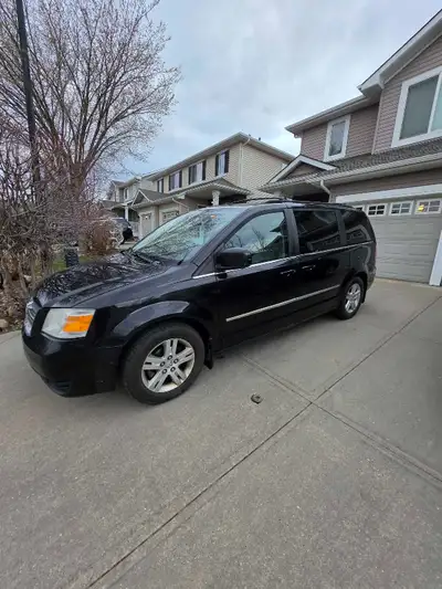2010 Dodge Grand Caravan – 7 Passenger | Great Condition | Ready to Drive 253000 km This is a perfec...