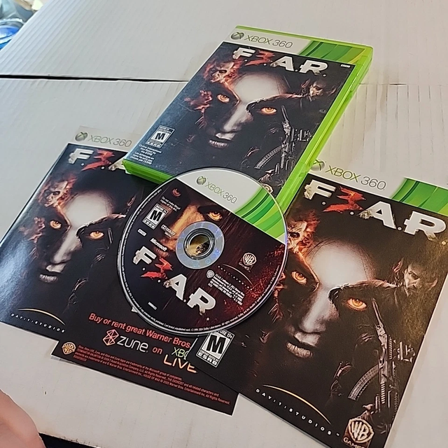 Like New Full 2 Manuals + Inserts F.E.A.R. 3 Fear 3 Xbox 360 $34 in XBOX 360 in City of Montréal - Image 2