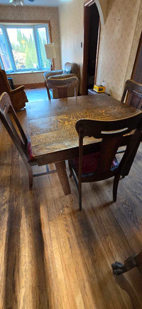 Solid oak Dinning room Table