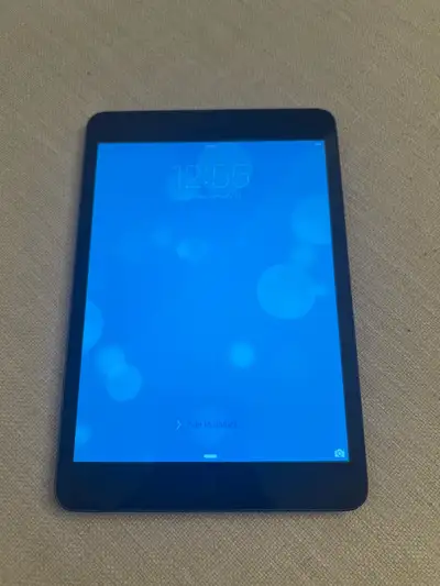 Apple MD528C - iPad mini 12GB Slate Colour. Good condition, and reset to factory. No cracks in the s...