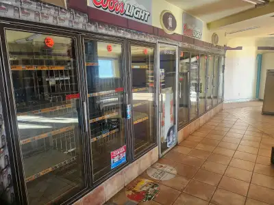 Chambre Froide portes Vitrées pour Dépanneur $800.00! Doit part, View more