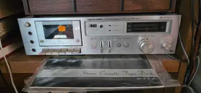 This vintage Realistic SCT-21 Stereo Cassette Tape Deck is a fantastic piece of audio equipment, per...