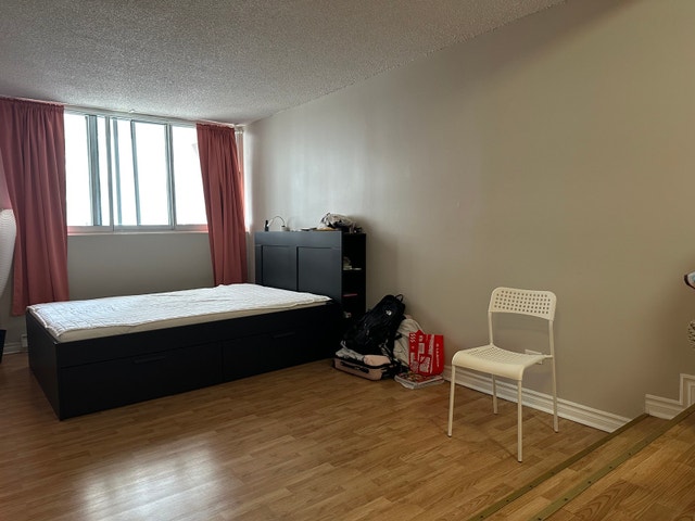 Spacious Studio for Lease Transfer – Downtown Montréal — photo 2