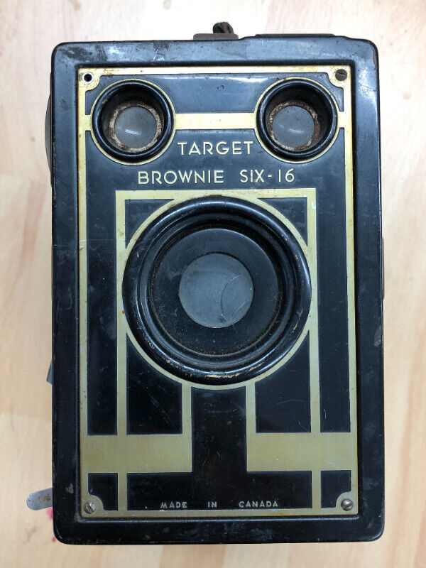 Vintage Kodak Brownie Six - 16  box camera in Arts & Collectibles in Ottawa - Image 2