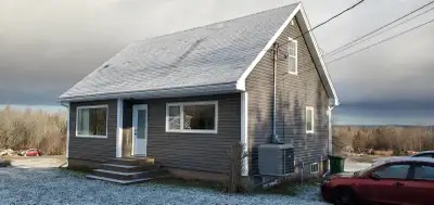 Single furnished room for rent. Queen sized bed. House is heated and completely air conditioned. Bel...
