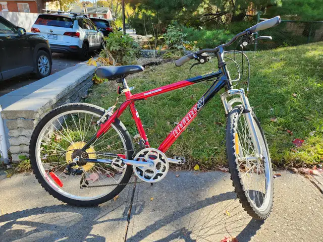 Vélo montagne in Mountain in City of Montréal - Image 2