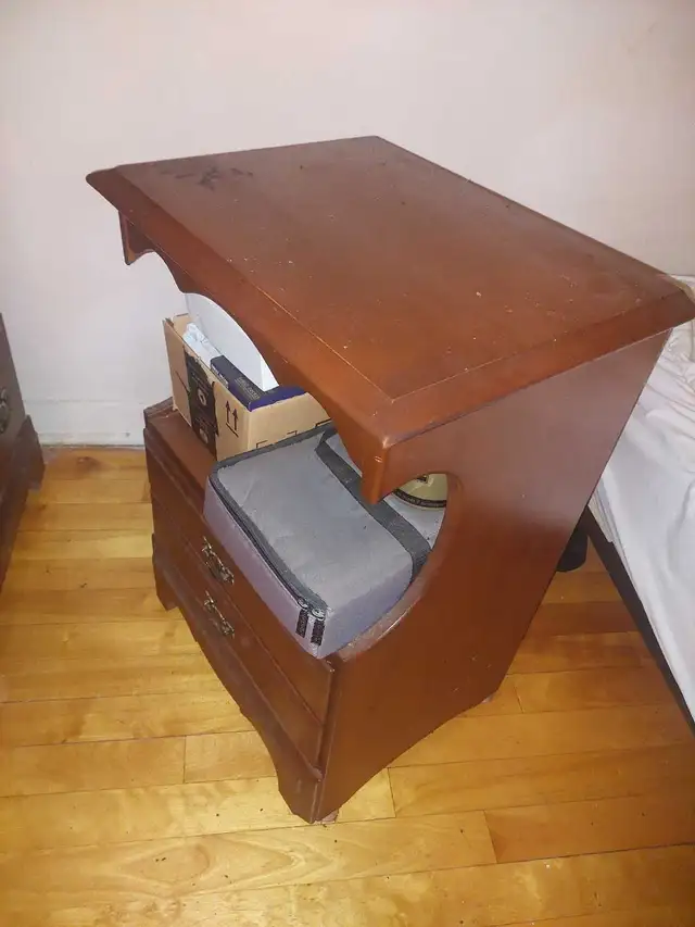 Table d'appoint lit tiroir / Nightstand Bed Side Table 1 drawer in Other Tables in City of Montréal - Image 3