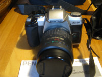 Caméra 35mm PENTAX MZ-30 avec étui,  flash et mode d'emploi.
