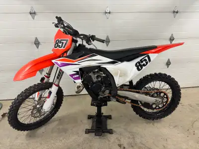 125SX 110 hrs on it. Owned since new. -top end rebuild with 5 hours on it -suspension rebuild about...