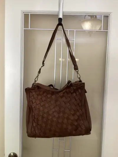 Sacoche en cuir - Leather purse Dimensions: 12 x 5 x 14 Voir mes autres annonces - See my other adds