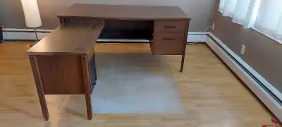 COMPUTER DESK ASKING $180 OBO Versatile computer/table/writing/sewing desk, in very good condition....
