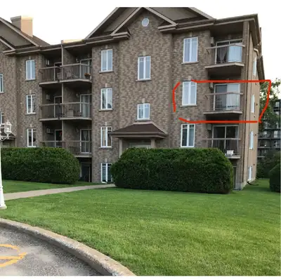 Magnifique condo à CHOMEDEY. Deux chambres à coucher, une salle de bain, salon ouvert avec un coin d...