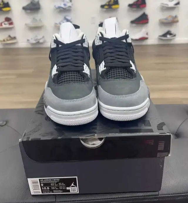 DS Nike Air Jordan Retro 4 Fear Size 9 in Men's Shoes in Mississauga / Peel Region - Image 3