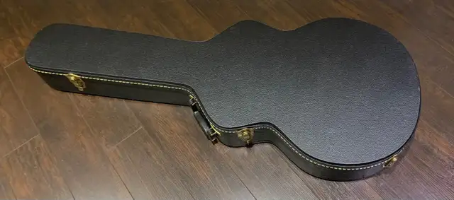 Yamaha apx900 MBL acoustic / electric guitar with hard case in Guitars in Markham / York Region - Image 4