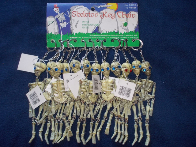 Vintage Hard Plastic 6" Dangly Skeleton Keychain Rhinestone Eyes in Arts & Collectibles in London - Image 3