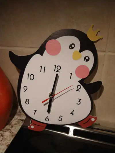 Jolie petite horlorge murale Pingouin pour chambre d'enfant, View more