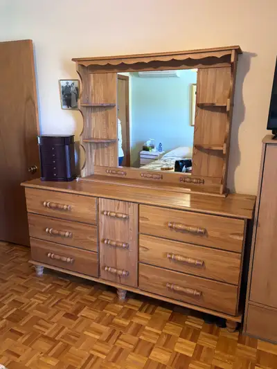 Ensemble de chambre à coucher en chêne , View more