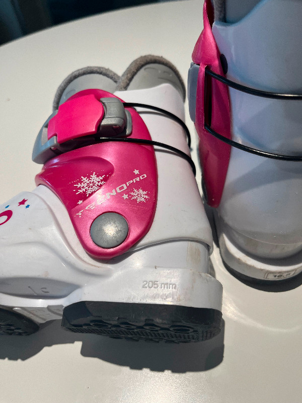 Techno Pro ski boots for kid/ toddler in Ski in City of Halifax - Image 2