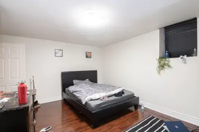 Large Bedroom For Rent Mississauga Heartland Parking Available