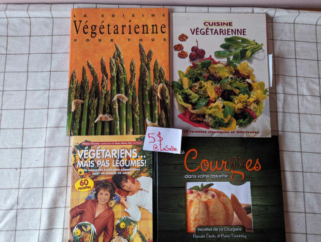 3 livres recettes Végétariens + 1 Courges dans Manuels  à Ville de Montréal
