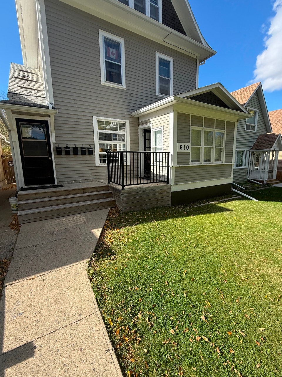 Nutana 2 bedroom with den available November 1st 3