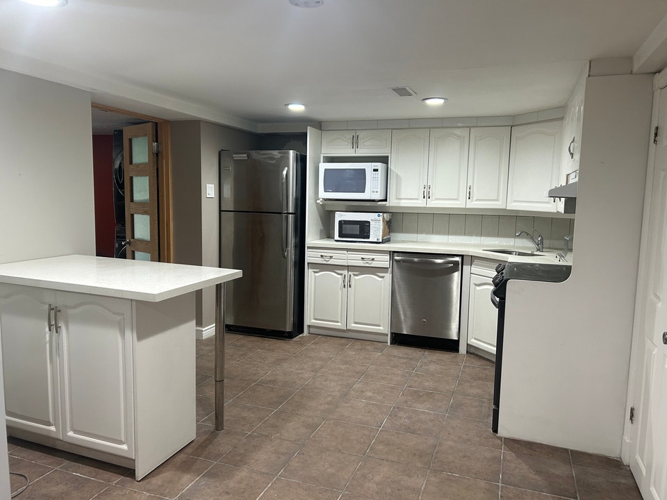 Huge room good for 2, near Kennedy Station 2