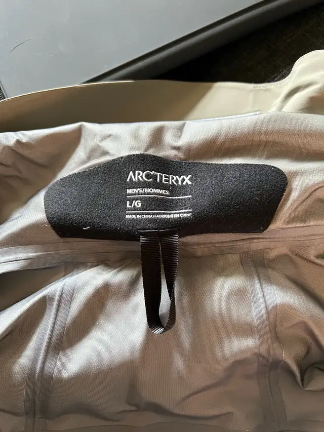 Arc’teryx Micon Jacket - Men’s Large in Men's in City of Toronto - Image 4