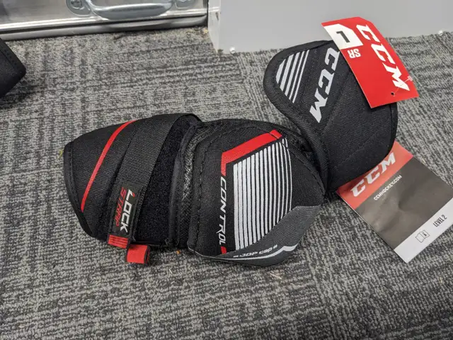 CCM Jetspeed FT1 Senior Large Elbow Pads NEW WITH TAGS in Hockey in City of Toronto - Image 6