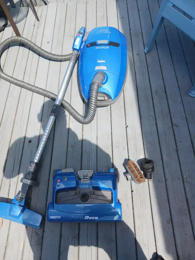 Kenmore Intuition vacuum cleaner. in Vacuums in Truro - Image 3