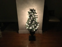4FT Outdoor/Indoor Potted Christmas Tree w Clear Lights