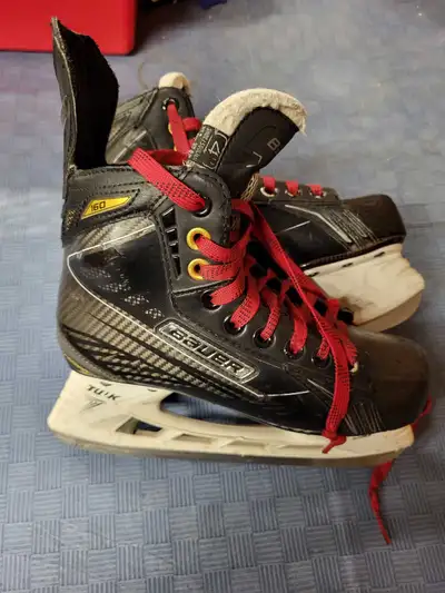 Bauer Supreme skates Size 4, View more