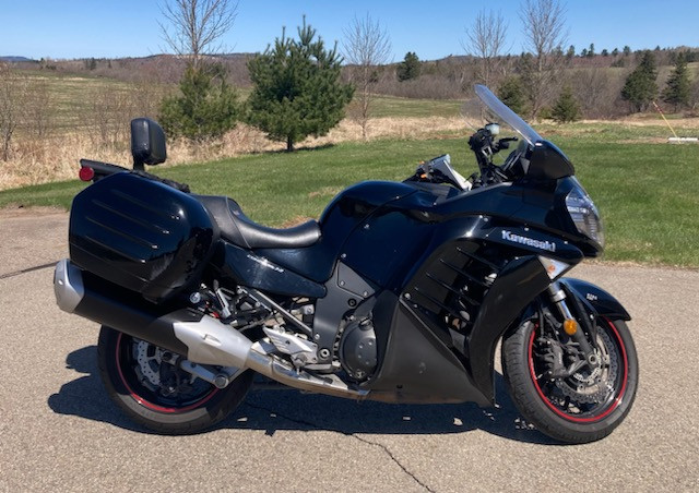 Reduced to sell! 2012 Kawasaki ZG 1400 Concours in Sport Touring in Saint John - Image 3