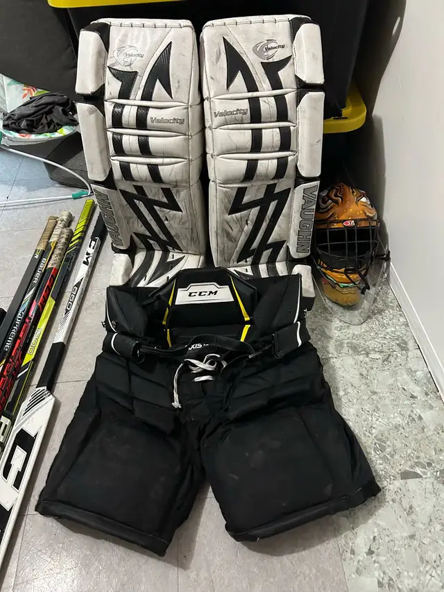 hockey equipment  in Hockey in Markham / York Region - Image 2