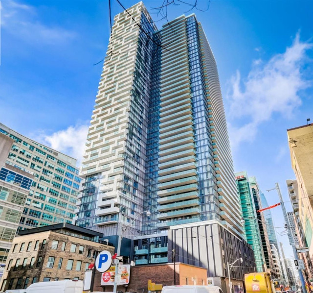 1+1 Luxury Condo in Downtown Toronto for Rent in Long Term Rentals in City of Toronto