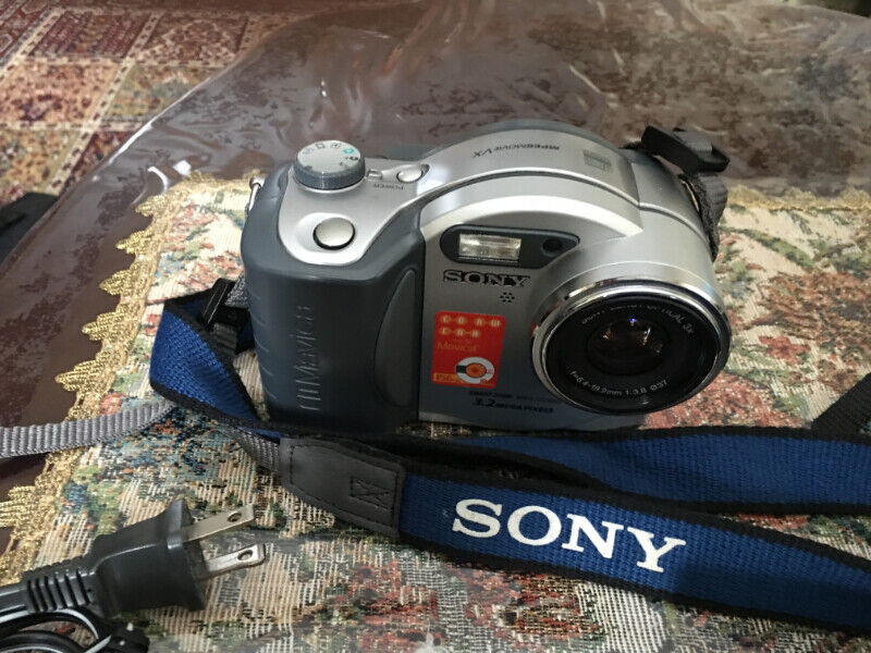 Sony Mavica CD350 With Bag and accessories Cameras & Camcorders