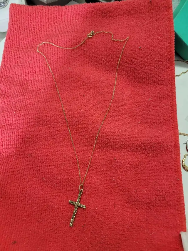 18 inches 14 kt Gold chain 10 kt Gold ✝️ Cross in Jewellery & Watches in Ottawa - Image 6