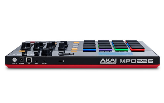 AKAI Professional MPD226 USB MIDI Controller dans Matériel audio professionnel  à Longueuil/Rive Sud - Image 3
