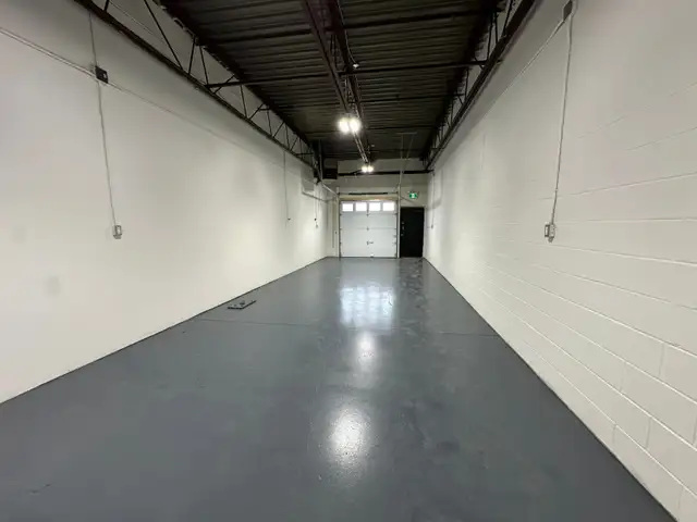 Small Bay Industrial - Warehouse Unit For-Lease in Commercial & Office Space for Rent in City of Toronto - Image 6